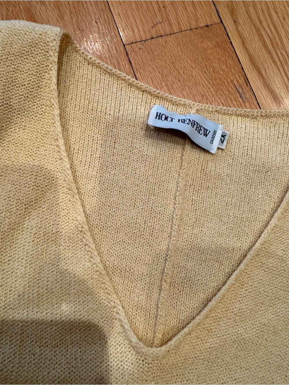 Vintage Holt Renfrew Butter Yellow V-Neck Wool Blend Sweater Tee - Picture 10 of 13